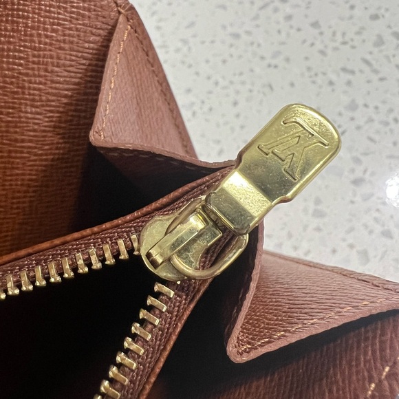 Louis Vuitton Sarah Wallet - Picture 6 of 8